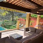 Maison Conviviale A Avec Piscine A Debordement *