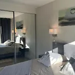 Maison Conviviale A Avec Piscine A Debordement Fréjus