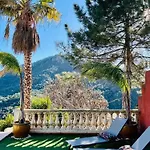 Maison Conviviale A Avec Piscine A Debordement