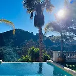 Maison Conviviale A Avec Piscine A Debordement *