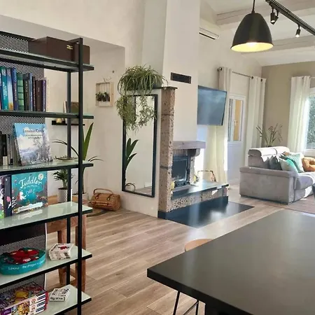 펜션 Maison Conviviale A Avec Piscine A Debordement Fréjus
