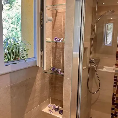 Maison Conviviale A Avec Piscine A Debordement * Fréjus