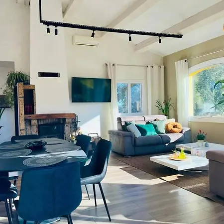 펜션 Maison Conviviale A Avec Piscine A Debordement