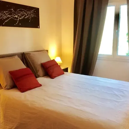 Maison Conviviale A Avec Piscine A Debordement Frejus