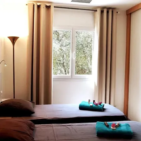 펜션 Maison Conviviale A Avec Piscine A Debordement Fréjus