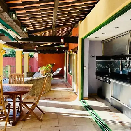 Maison Conviviale A Avec Piscine A Debordement 펜션 Fréjus