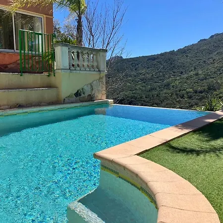 Maison Conviviale A Avec Piscine A Debordement Fréjus