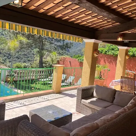 Maison Conviviale A Avec Piscine A Debordement *