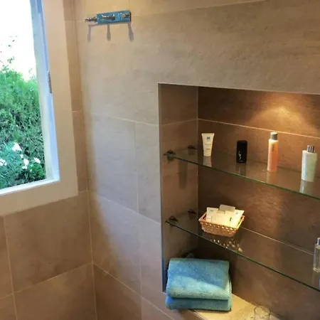 Maison Conviviale A Avec Piscine A Debordement 度假居