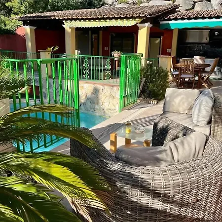 Maison Conviviale A Avec Piscine A Debordement 度假居