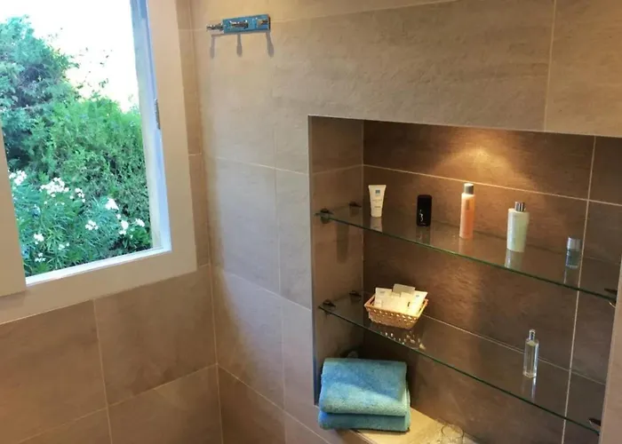 Maison Conviviale A Avec Piscine A Debordement بيت للعطل