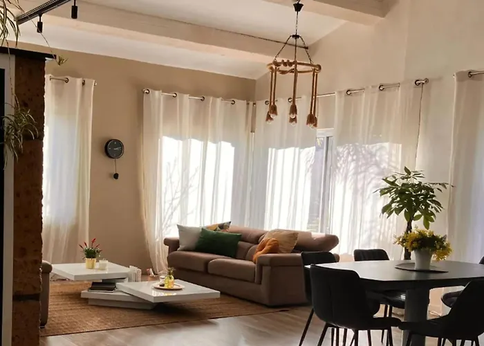 Maison Conviviale A Avec Piscine A Debordement بيت للعطل *