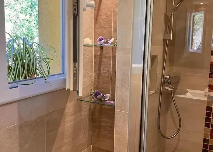 Maison Conviviale A Avec Piscine A Debordement * Fréjus