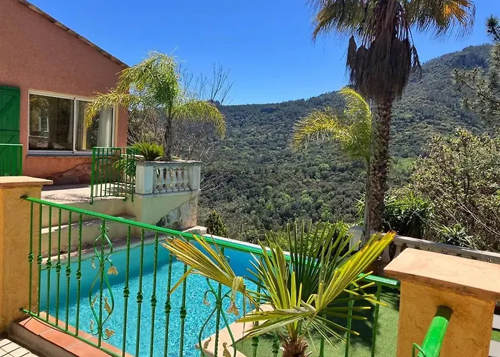 Maison Conviviale A Avec Piscine A Debordement Fréjus