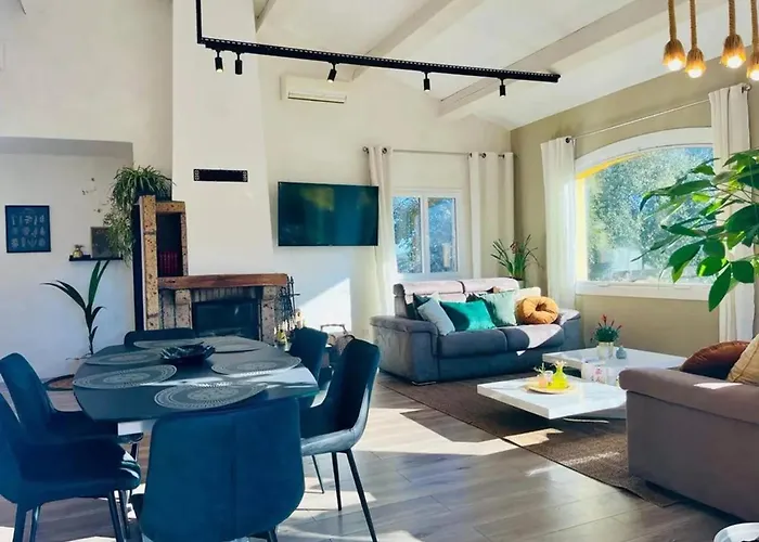 بيت للعطل Maison Conviviale A Avec Piscine A Debordement