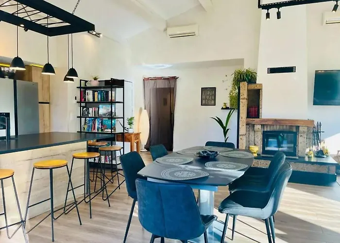 بيت للعطل Maison Conviviale A Avec Piscine A Debordement