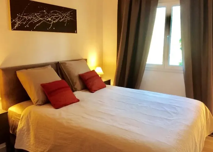 Maison Conviviale A Avec Piscine A Debordement Fréjus