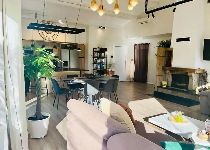 بيت للعطل Maison Conviviale A Avec Piscine A Debordement