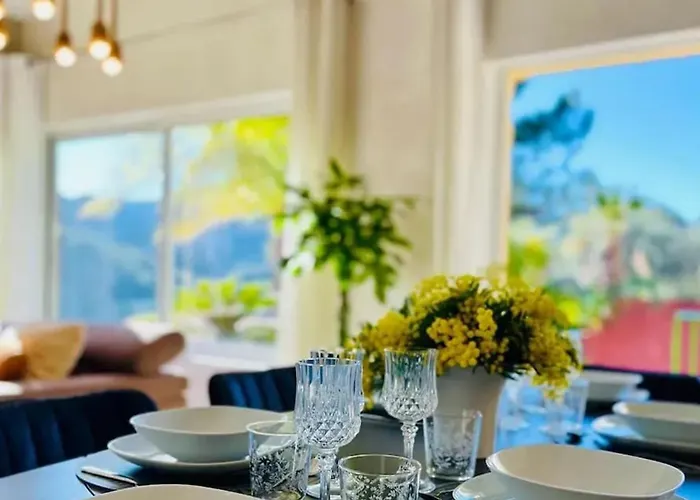 Maison Conviviale A Avec Piscine A Debordement *