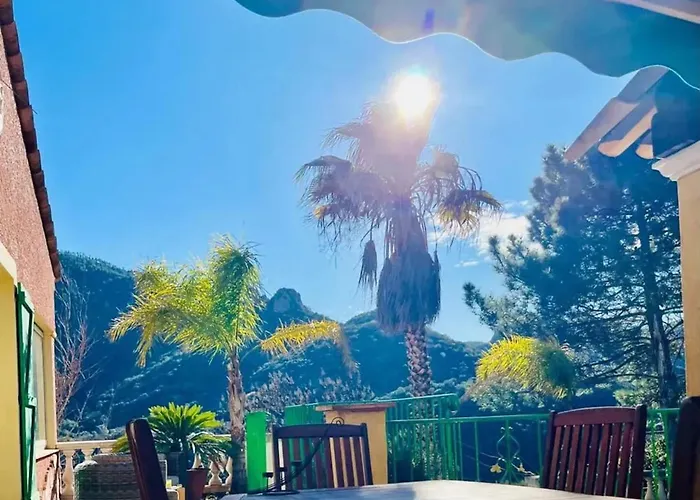 Maison Conviviale A Avec Piscine A Debordement بيت للعطل Fréjus