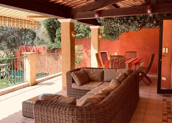 Maison Conviviale A Avec Piscine A Debordement